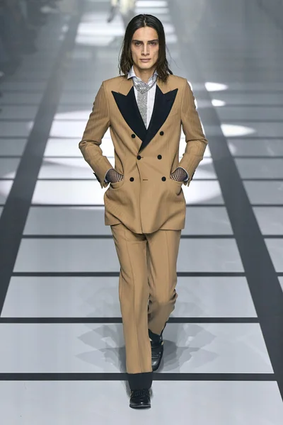 Look 61